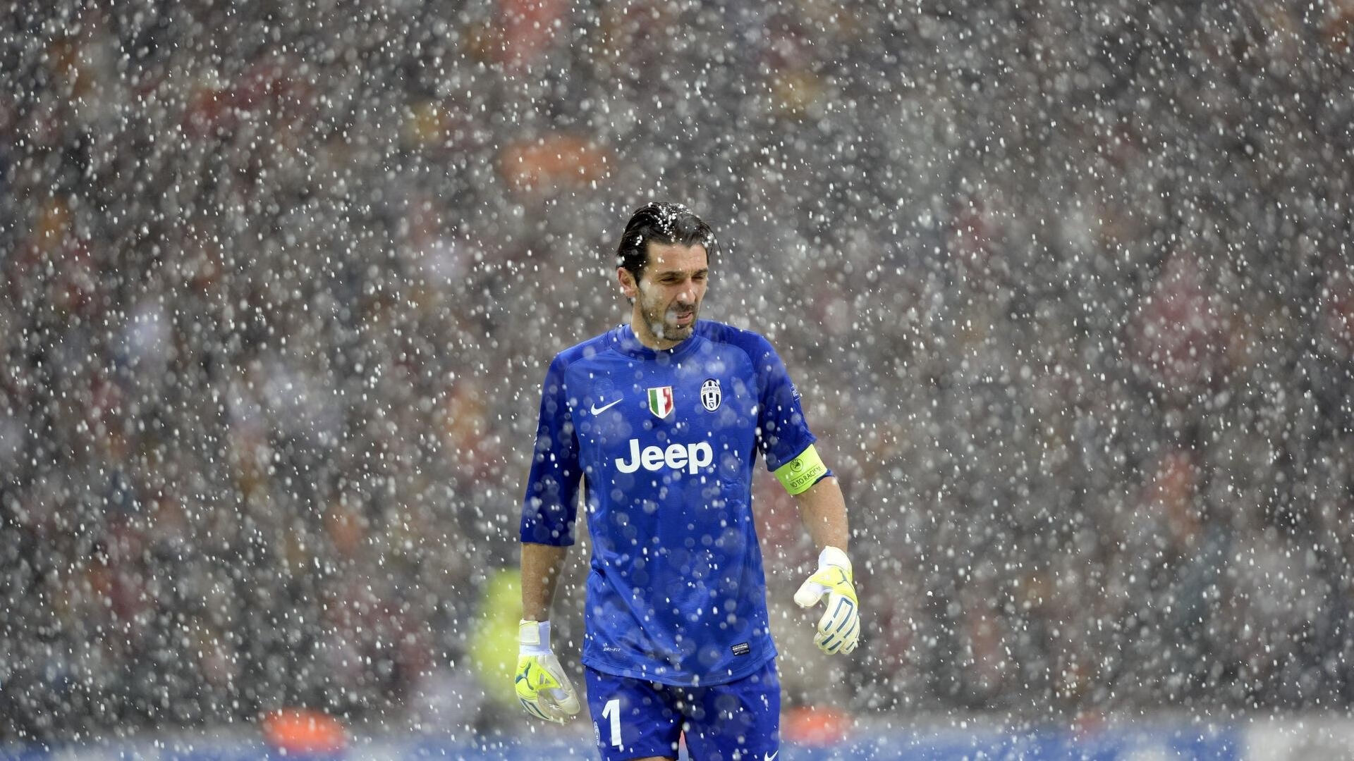 胜负悬念令人紧张，球员倾尽全力，胜负悬念令人紧张,球员倾尽全力的句子